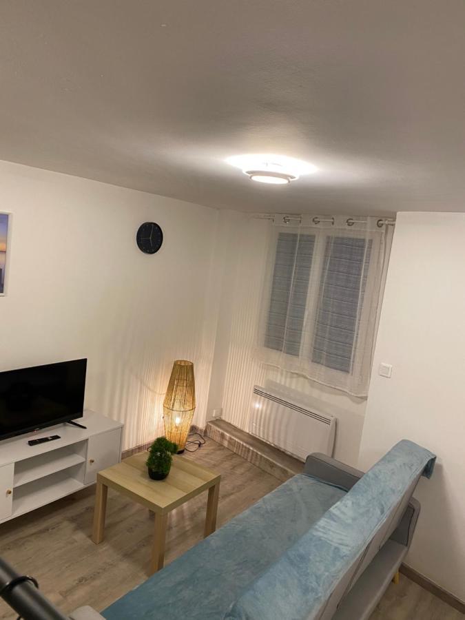 Studio Confortable Au Centre De Manosque Exterior photo
